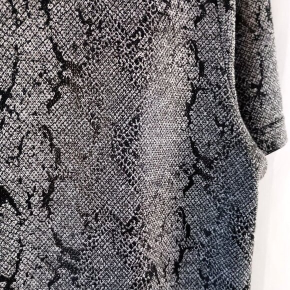 Chico’s Jacquard Snakeskin Print Tee Top Size XL 3 Stretchy Knit Shirt - Picture 4 of 7